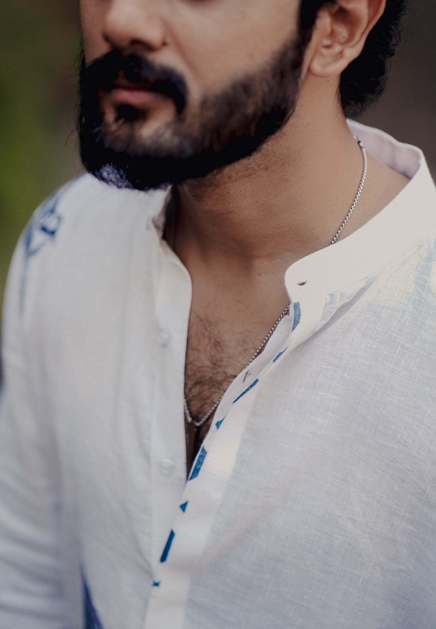 HOS Blue Sparrow Printed White Cotton Linen Mens Shirt Collar print close up 