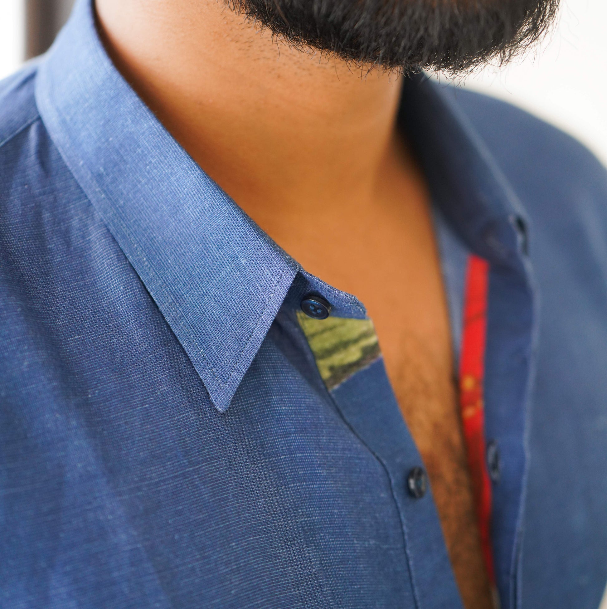 HOS Printed Hibiscus Blue Mens Cotton Linen Shirt close up of Collar